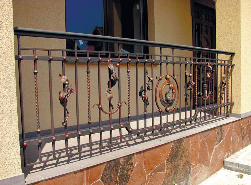 Кованые балконы, ковка в Истре, заказать кованые решетки в Истре, кованые балконы на заказ, кованые ограждения на заказ в Истринской области